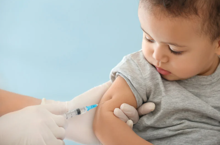 Infections Invasives à Méningocoques : bientôt de nouveaux vaccins obligatoires ?
